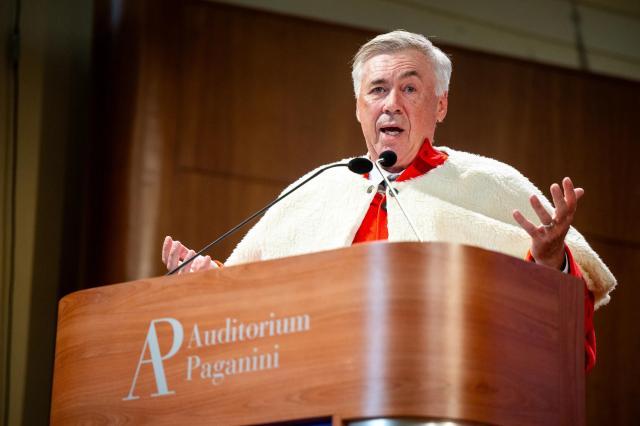 开云体育官网-安帅拿学位被校长宣布执教巴西，劳尔、龙哥谁上位？