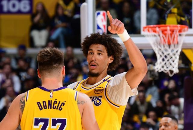 防守效率第1！湖人24岁中锋崛起轰19+10变冲冠利器