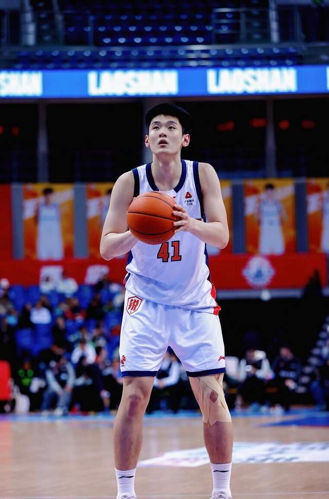 开云app下载-生涯之夜！18岁王洪泽8中7超高效率砍22分8板4助，杜锋：再接再厉